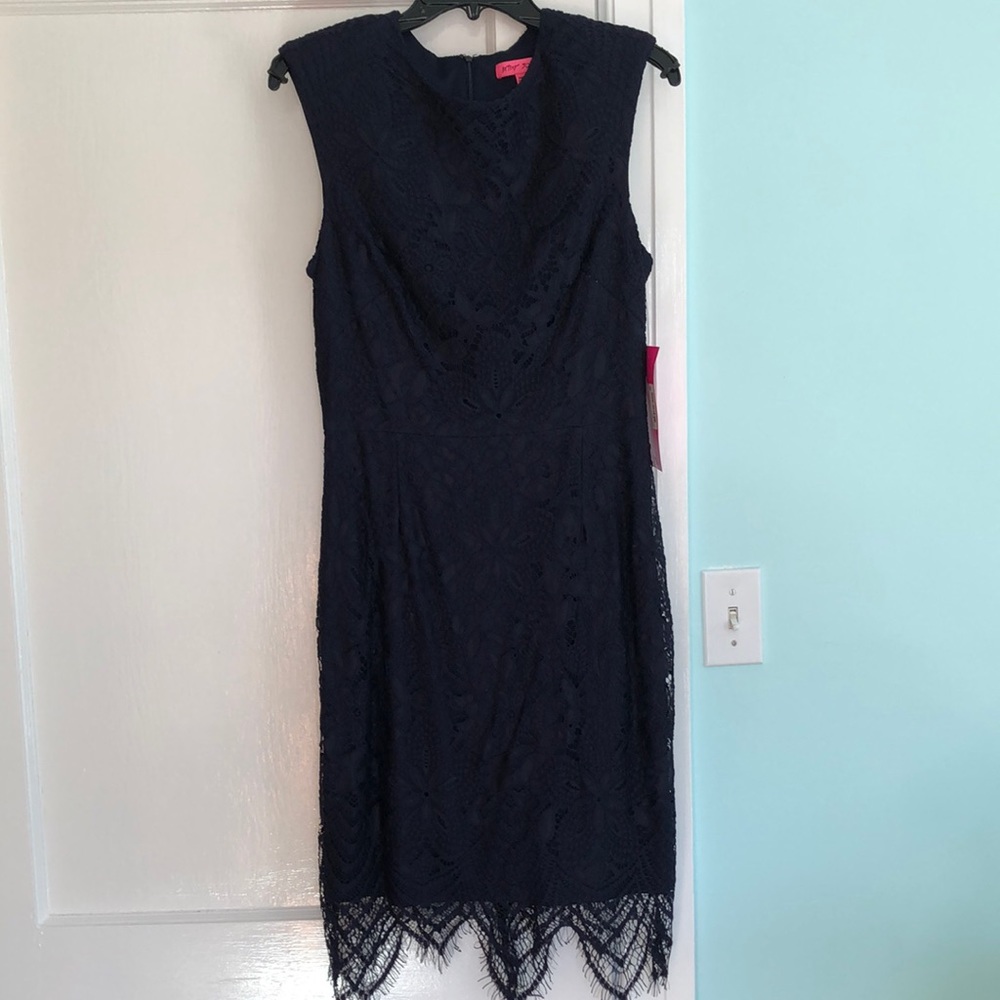 Betsy Johnson lace fully lined dress